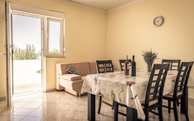 Domagoj - on the beach - A2 narancasti(4+2)