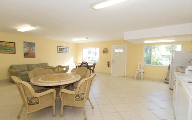 Palm Cay 4