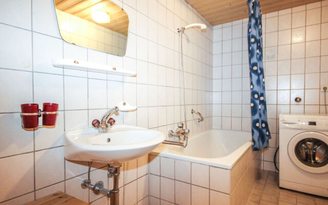 Hölzl
