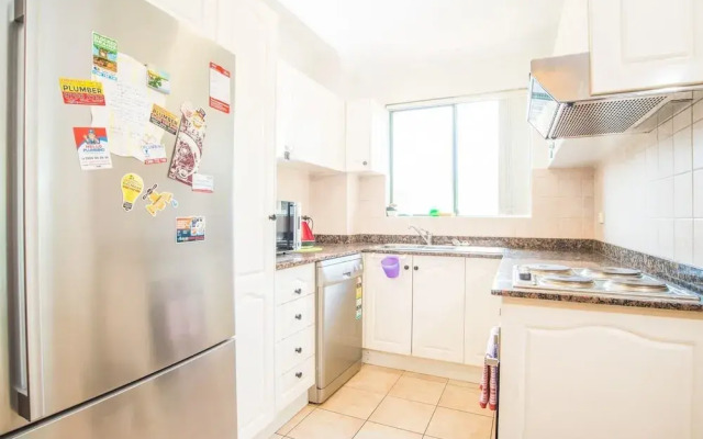 Spacious & Cozy Apartment In Heart Of Redfern