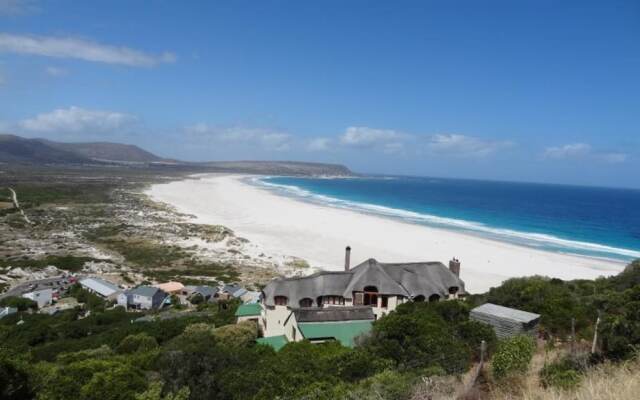 Stunning 3-bed Lakeside Villa With Private Pool