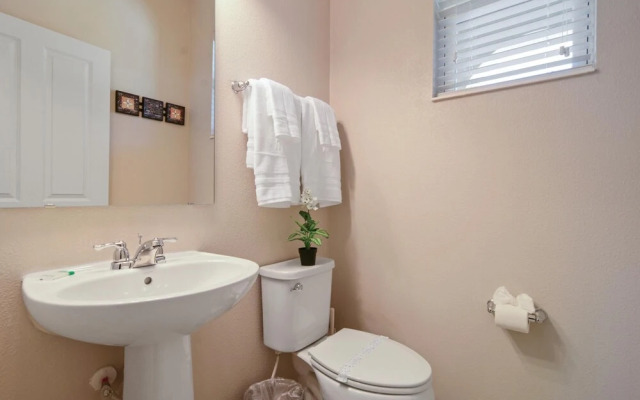 Four Bedroom Sleeps 10 w Gameroom 5152a