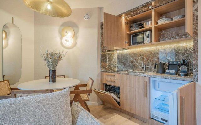 Yuna Porte Maillot - ApartHotel