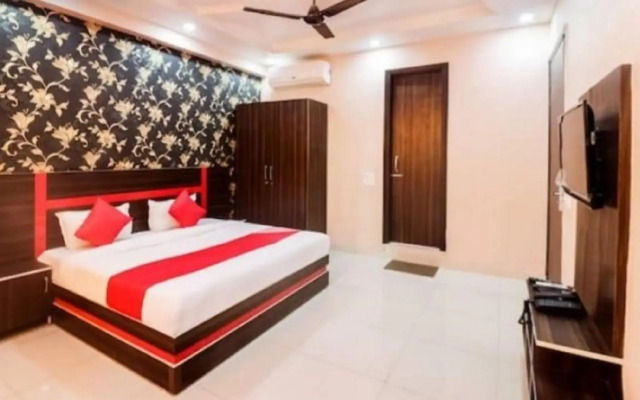 OYO 83499 Red Leaf Residency