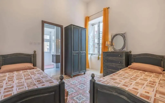 Spacious 4-Bedrooms Townhouse in Tas-Sliema