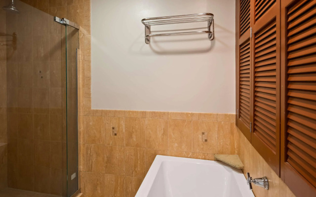 Best Western Plus Coastline Inn