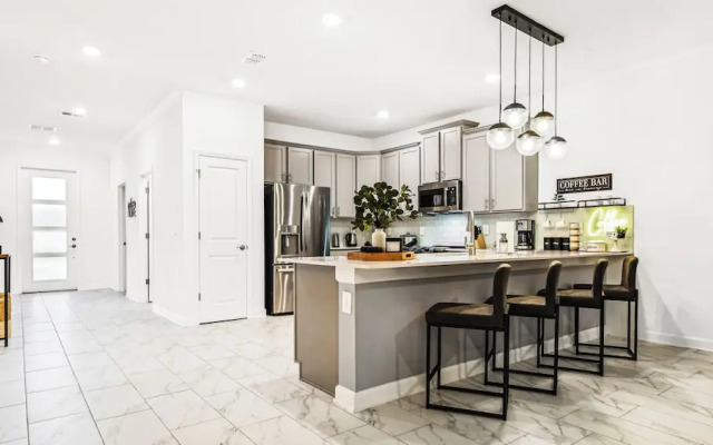 Themed Rooms & Pool in Storey Lake Resort