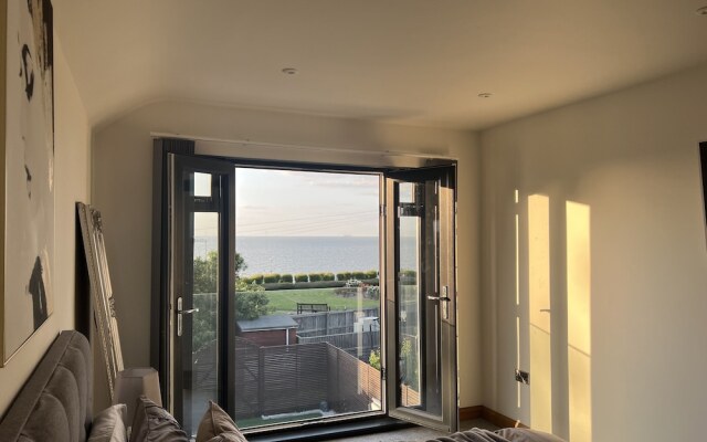 Broadway Beach Homes Airbnb With Hot tub