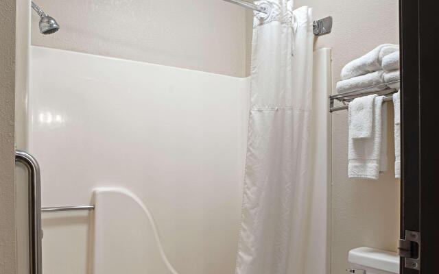 Quality Inn Galesburg near US Highway 34 and I-74