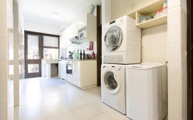 Lvpremier Clerigos RE2 Space Lift AC Balcony