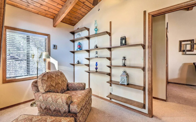 Pet-friendly Munds Park Retreat w/ Wraparound Deck