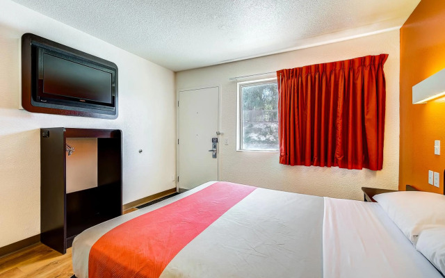 Motel 6 Thornton, CO