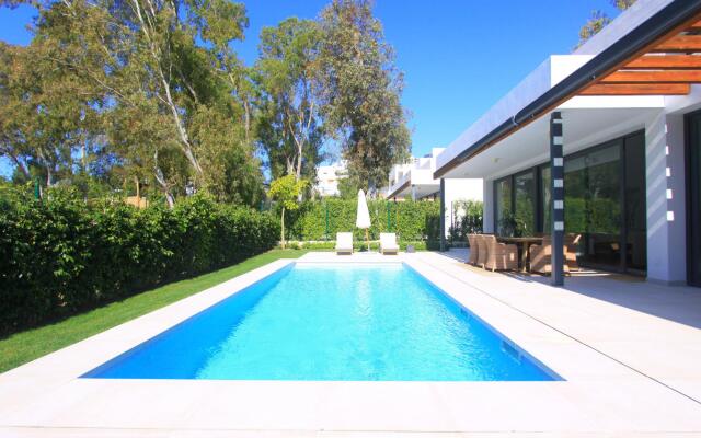 2223 - New modern Villa with Pool and Garden