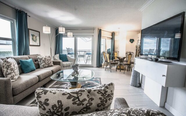 Enjoy Sunsets at Fully Equipped Condo at the Beach