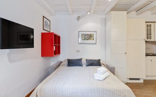 JOIVY Beautiful Studio For 2 Near Sempione Park