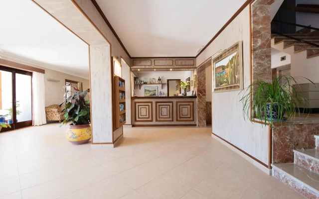 Hotel Playa Mondrago