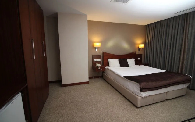 Vali Erdogan Konuk Evi Hitit Otel