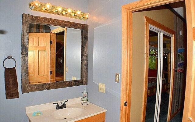 Alpine Vista - 3 Br cabin by RedAwning