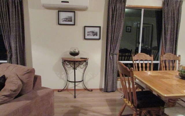 Lazy Days Bed and Breakfast Cottage – Guest Rooms – Port Elliot