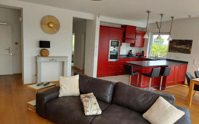 AT THE TOP - Penthouse über den Dächern der Stadt