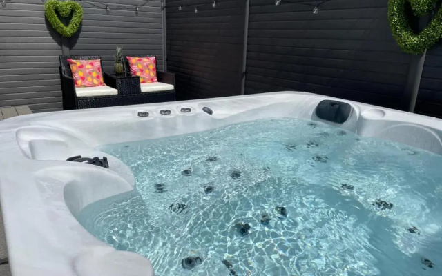 Hot Tub 9 The Fairways