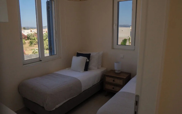 Phaedrus Living: Seaside Thalassa Cretan 203