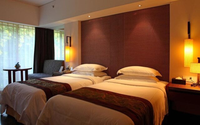 Baiyun Lakeside Hotel