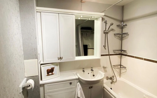 NEW Super 2 Bedroom Flat in Falkirk