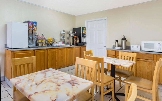 Super 8 By Wyndham Ashland/Richmond