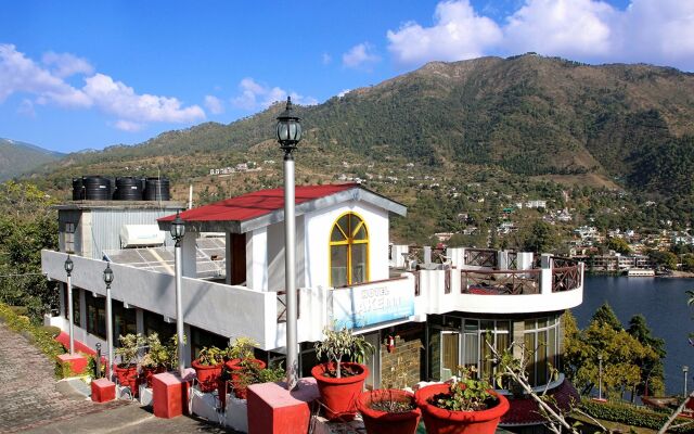 Hotel Lake Inn - A Luxury Lake View Hotel