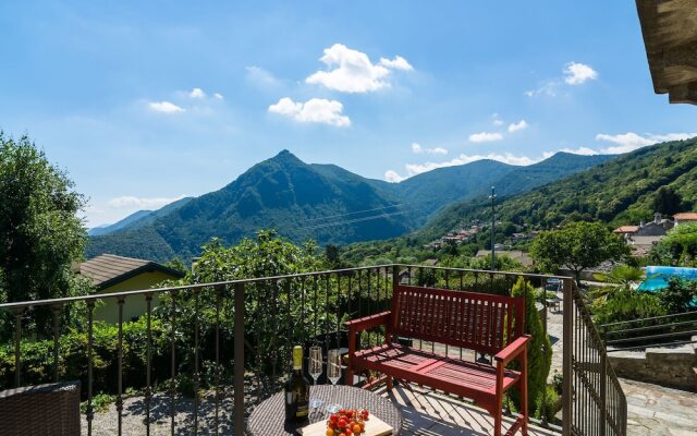 Villa With Private Pool and View of the Lake