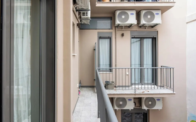 The Beatles 2-BR Apartment in Athens