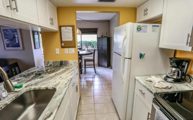 Estero Yacht & Racquet 310