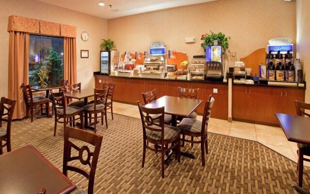 Holiday Inn Express Kansas City-Liberty by IHG