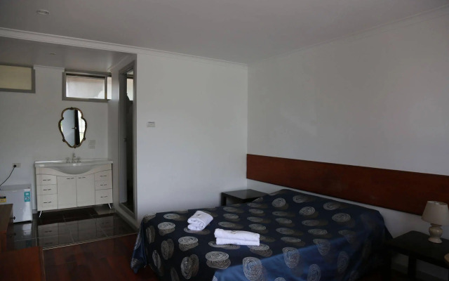 Beaconsfield Lodge Motel