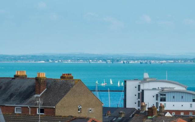 Trent Tops 3-bed penthouse apartment in West Cowes