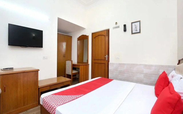 Hotel Paras By OYO Rooms