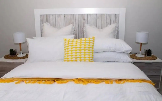 Contemporary Spacious & Comfortable Apartment