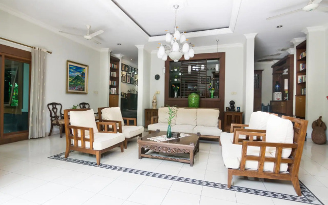 Oyo 1059 Roemah Oma Guest House