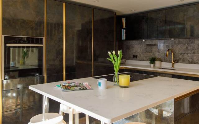 Terraced Townhouse Close to City Centre