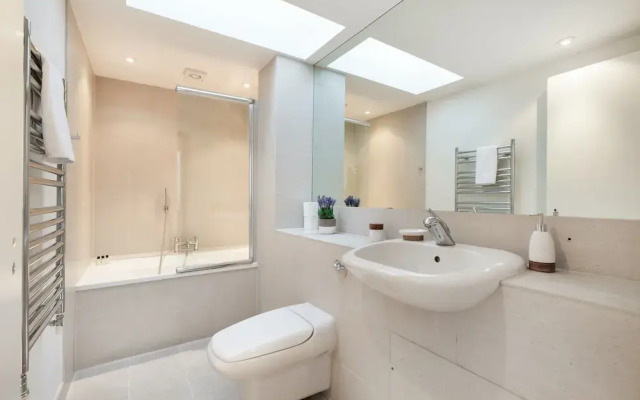 Kensington Area - Private Apartment