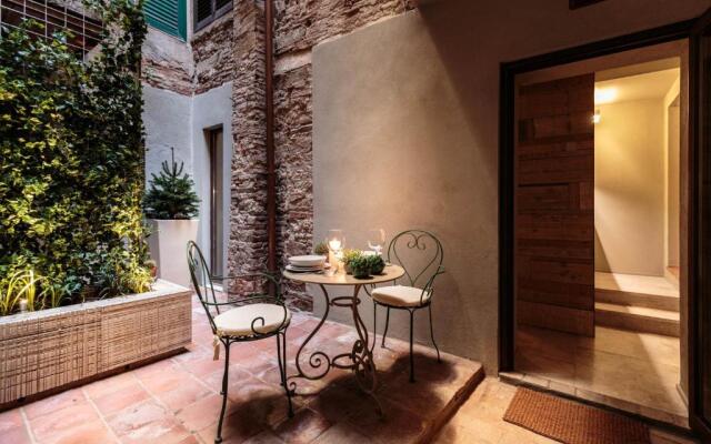 Casa Reds, THE SMART LUCCA APARTMENT SUITE inside the Walls