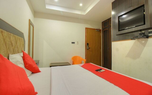 OYO 15948 Hotel Srees