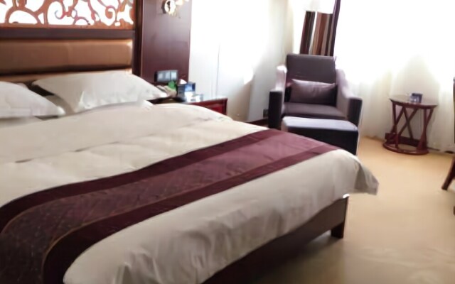 Yuebanwan Hotel (Fat Donglai at Xuchang Railway Station)