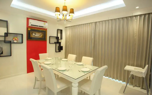 Nee Pool Villa