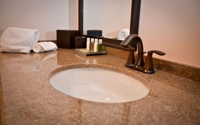 Bear Mountain Inn and Overlook Lodge