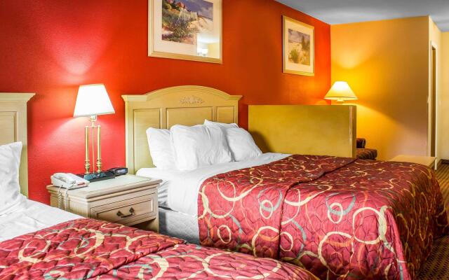 Econo Lodge Inn & Suites