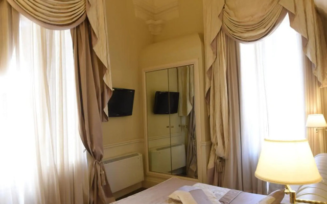 Suite Hotel Santa Chiara