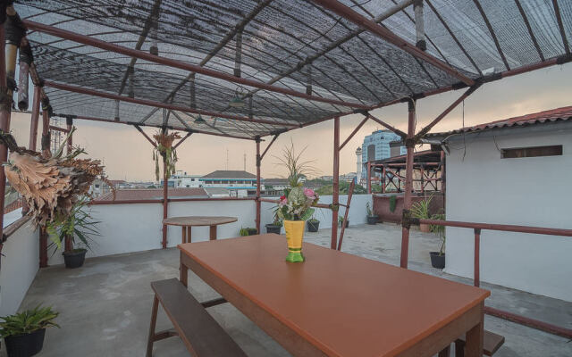 RedDoorz Hostel near Braga Citywalk