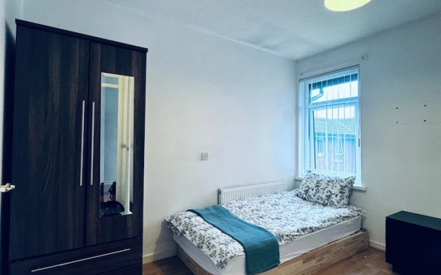 Gateshead Gem - Modern 3 Bedroom House